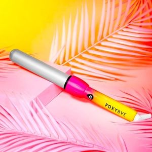 Foxybae curling Iron from the Neon collection